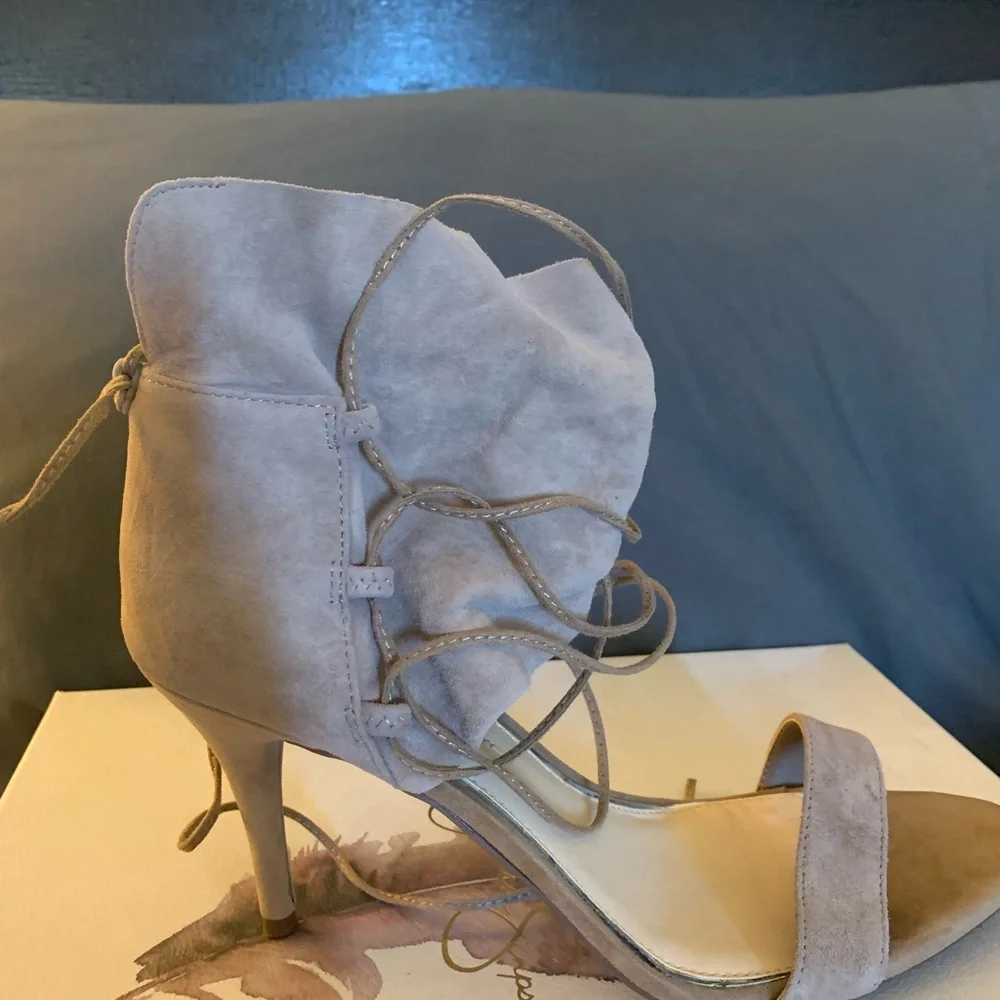 Suede heels - Picture 1 of 2